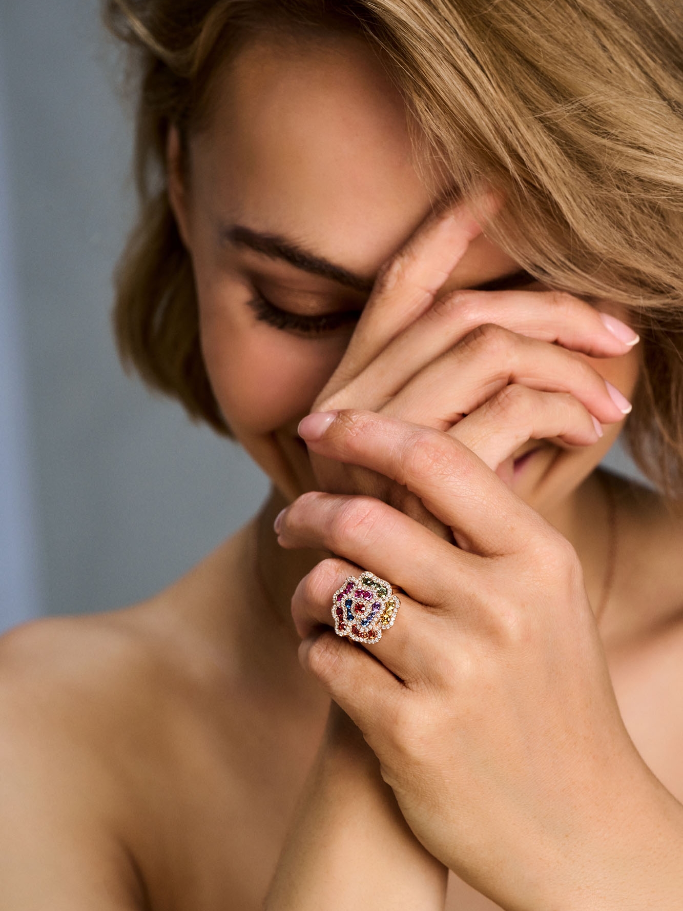 Gouden ring met regenboogsaffieren Juwelier Scaldis Kortrijk